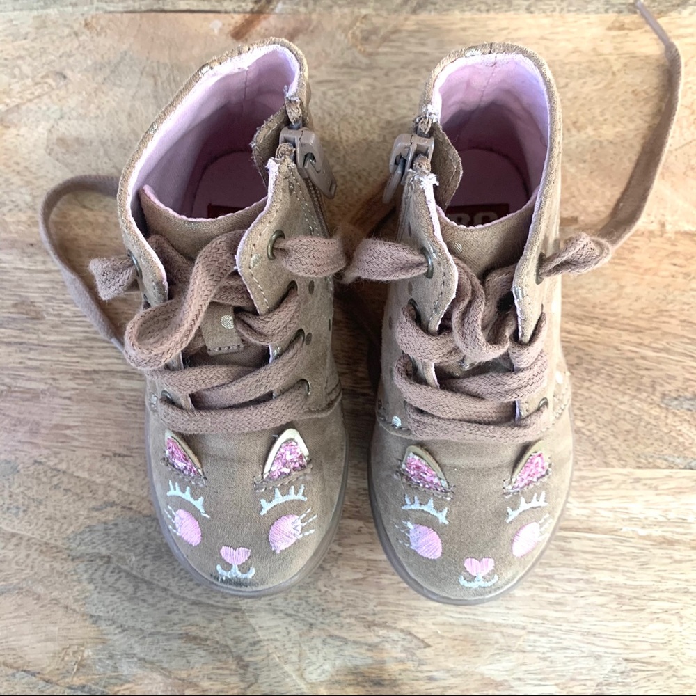 Tan toddler booties with zipper sz 7